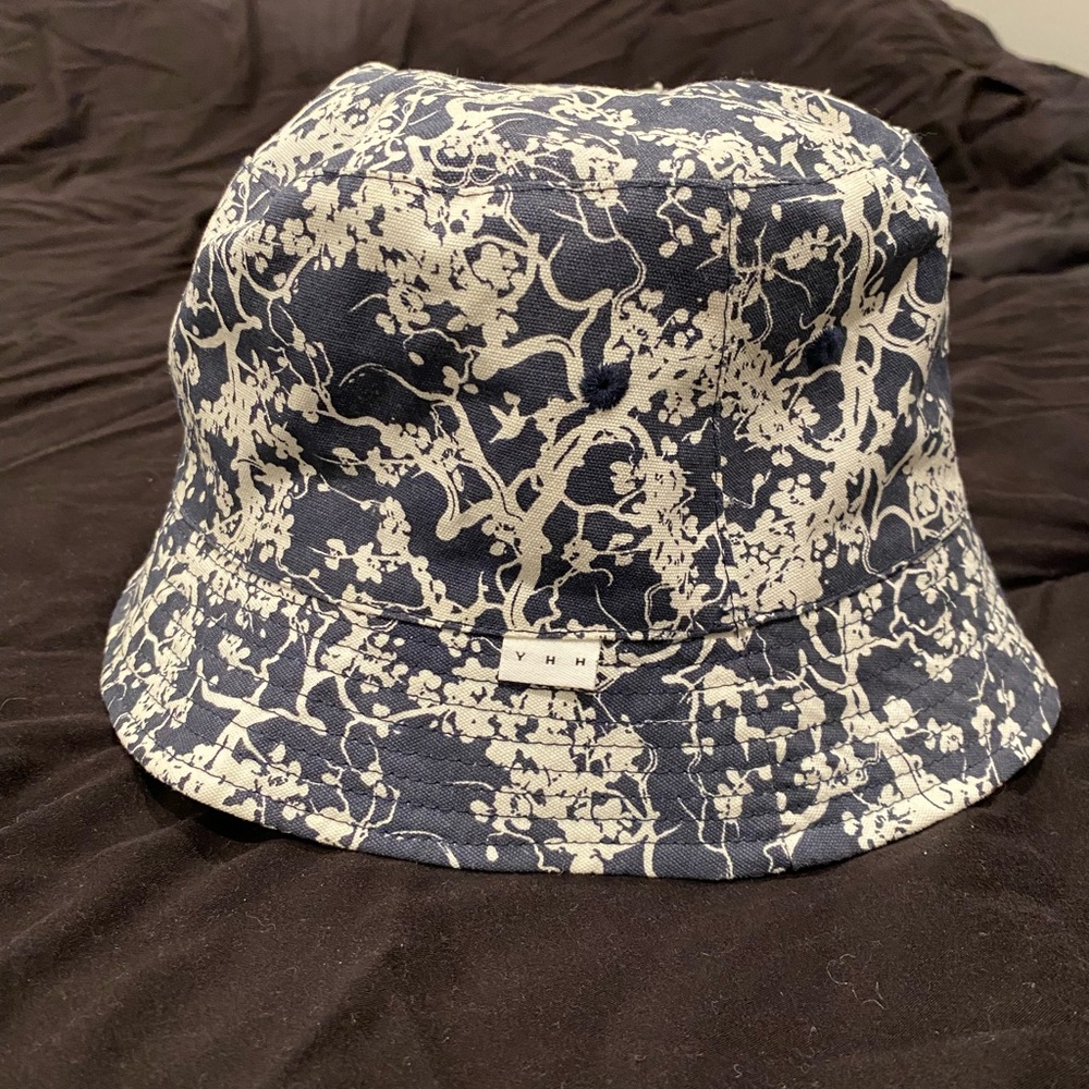 HM bucket hat